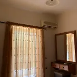 Elena's And Evie's 佩罗德斯